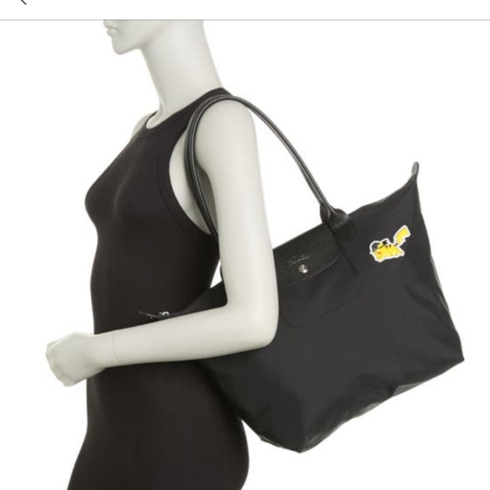 Longchamp le pliage NWT tote pikachu
